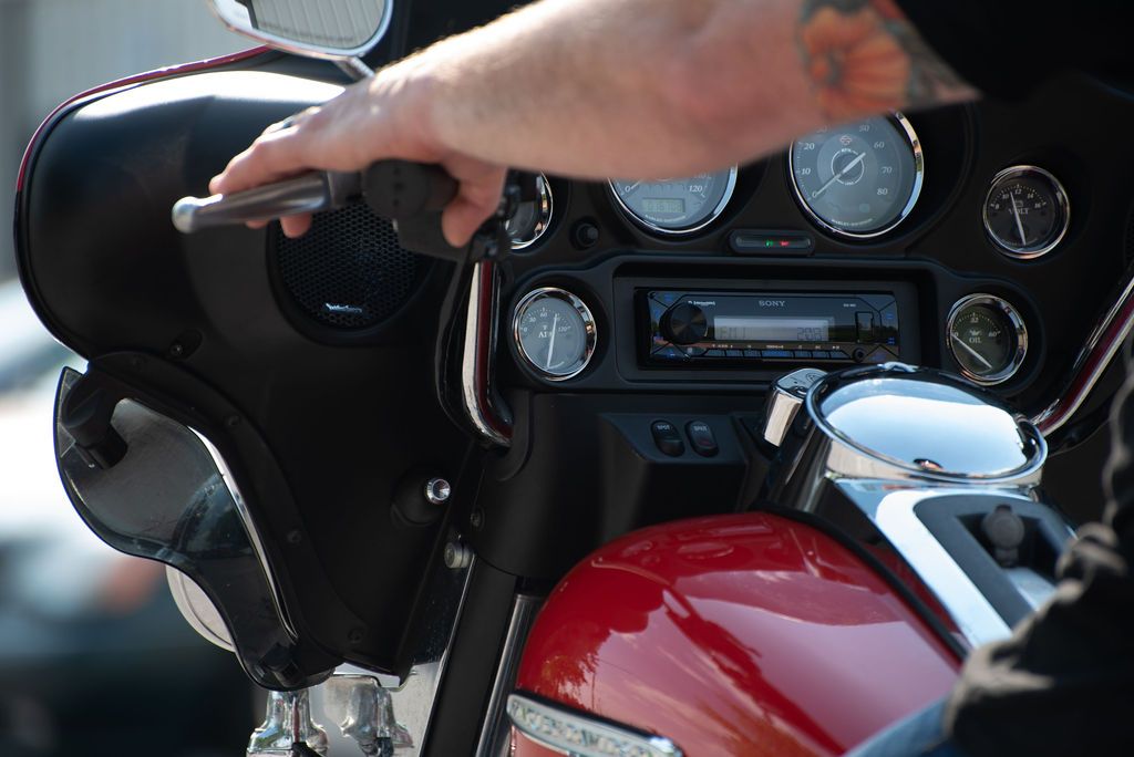 DAS Companies Harley-Davidson Custom Audio 1999-2013 Harley-Davidson Street/Electra Glide - Amplified Premium Sony DSX-M80 Plug & Play Fairing Speaker Bundle